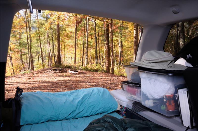 Car-camping-in-the-autumn
